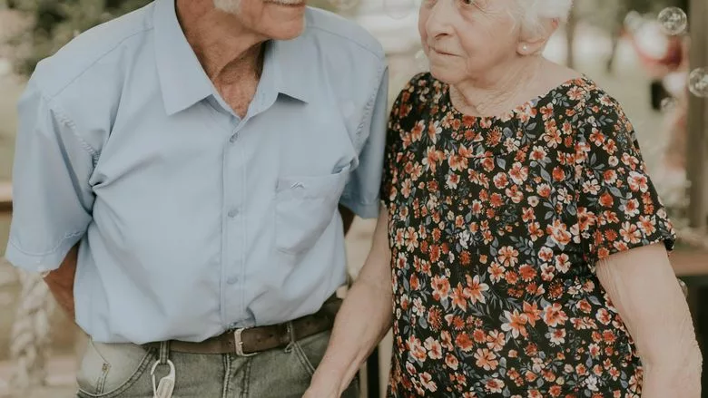 Pensionarii la bloc: Decizia care le ia totul în 3 etape