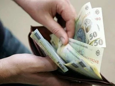 Bani cash acasă: Oficial 3 motive să-i ai neapărat